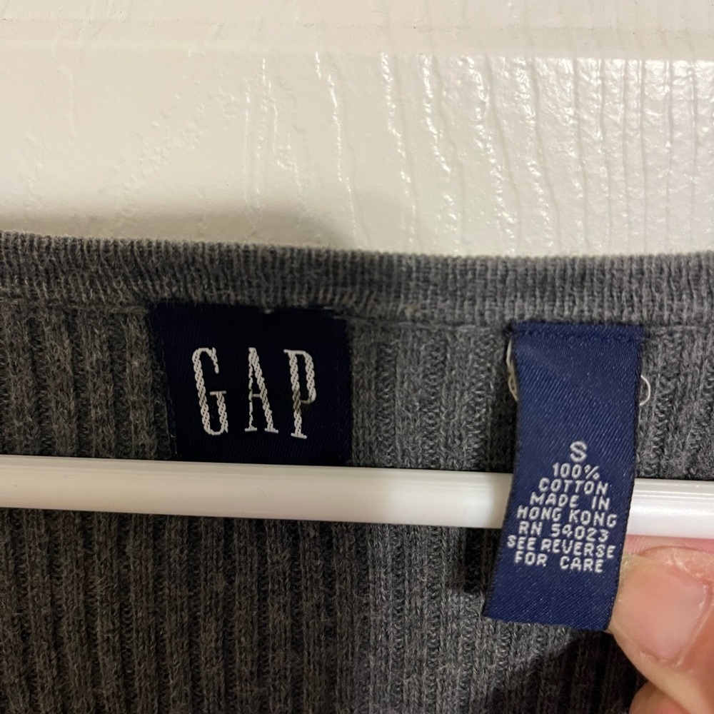 GAP Gray Ribbed Knit Sweater - Picture 2 of 5